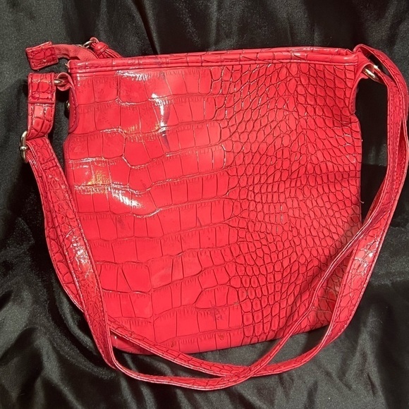 Women’s Pink Crocodile Print Shoulder Purse - Picture 3 of 6